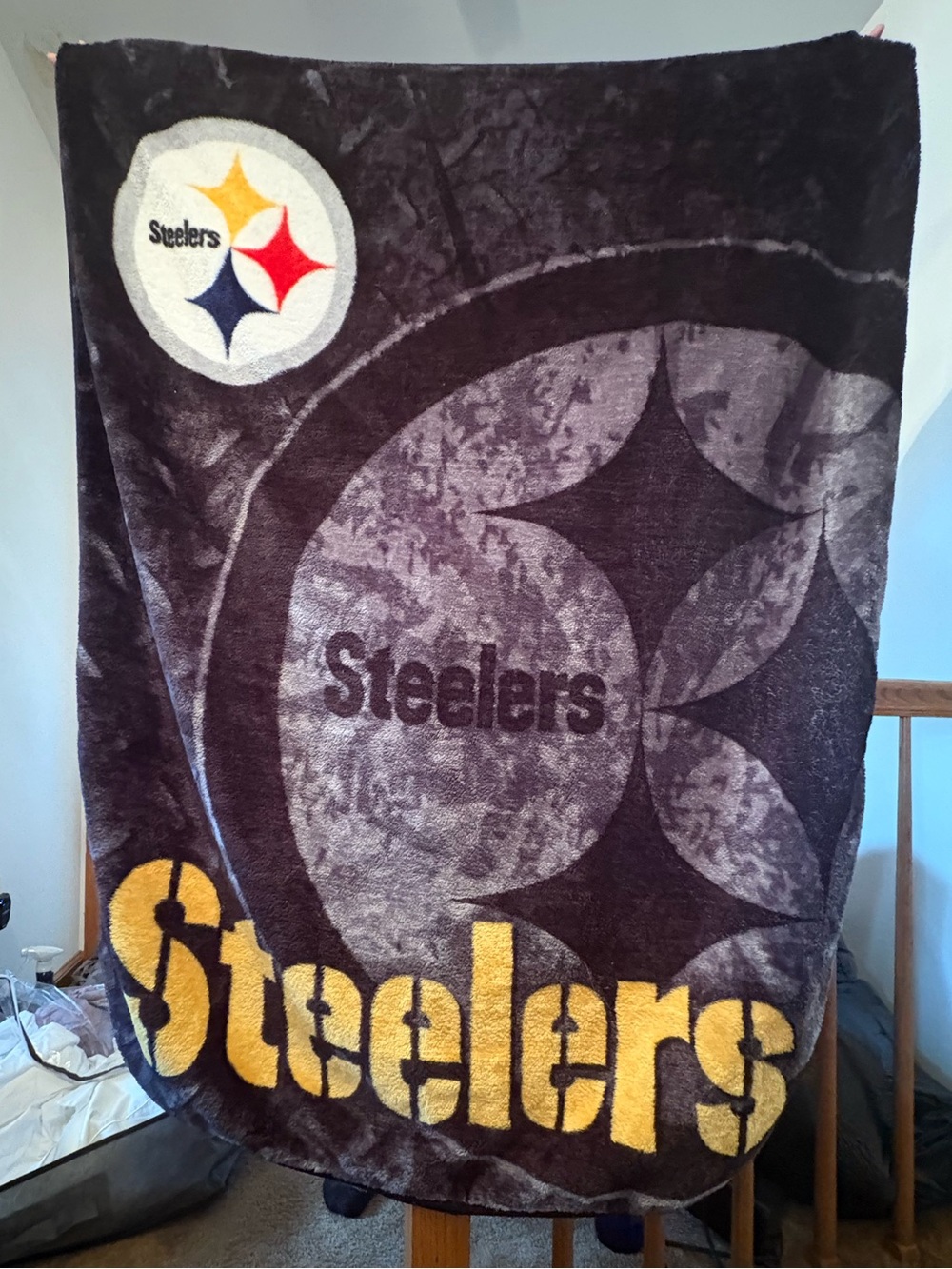 Pittsburgh Steelers Plush Throw Blanket - Black & Gold